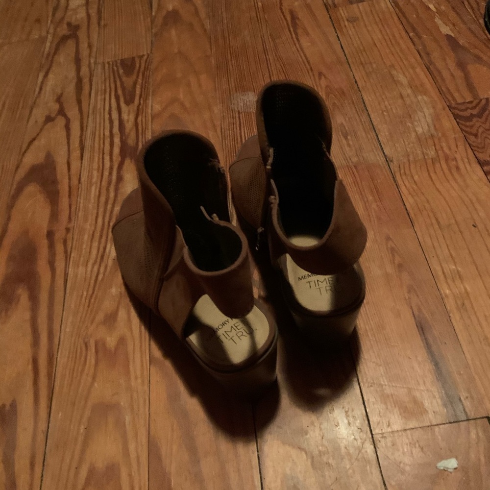 Boots - Picture 3 of 3
